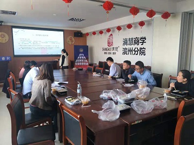 胡文霞律師在午餐會(huì)上分享“如何將合同糾紛大卸八塊”